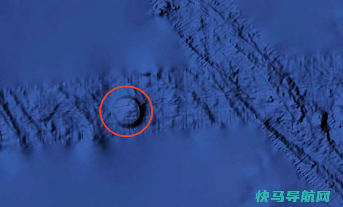 Scott Waring称浏览Google Earth时在秘鲁纳斯卡海岸发现沉没的外星人UFO