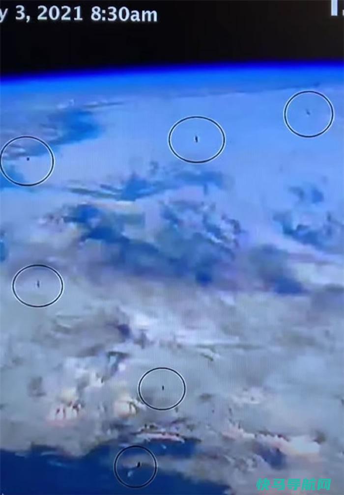 不明飞行物爱好者在观看NASA的国际空间站实时视频直播时发现至少十个神秘UFO