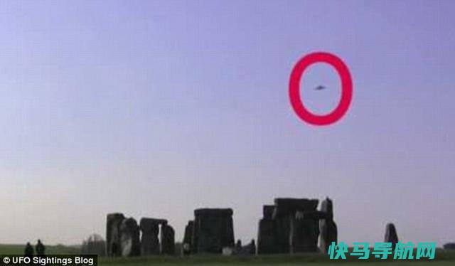 UFO猎人在英国史前巨石阵上空发现神秘UFO 专家称可能仅是飞鸟