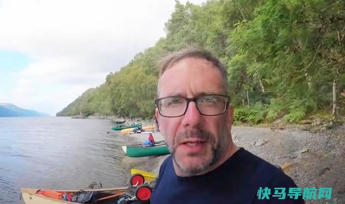 英国户外优惠喜好者划船穿梭苏格兰尼斯湖时用无人机捕捉到传说中的“尼斯湖水怪”