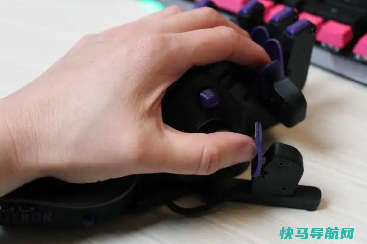 文章:《我得到了这个疯狂的键盘，以提高电脑游戏的水平。我还是很差劲》_配图4