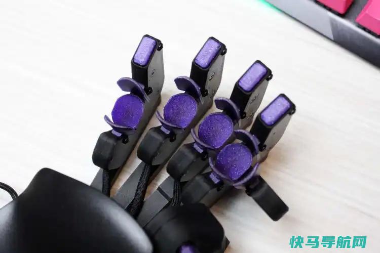 文章:《我得到了这个疯狂的键盘，以提高电脑游戏的水平。我还是很差劲》_配图3