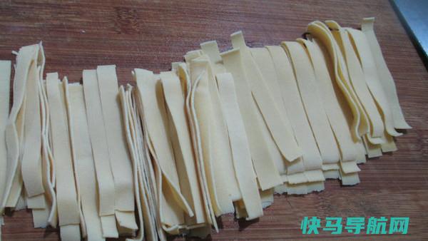 莴笋这个做法，又解馋，隔三差五吃一次，家人