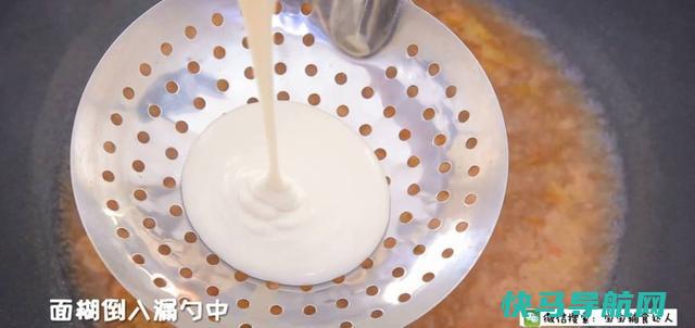 60岁老妈做的疙瘩汤，香喷喷，营养足，儿子一口气喝2
