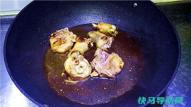 纯自制鸡公煲，荤素搭配，好吃又营养，美味让人欲罢不