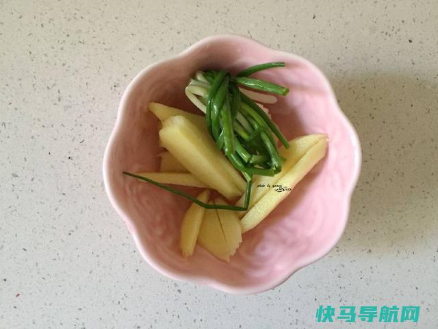 鱼汤这么做能熬出奶白色，营养丰富，汤鲜味浓，学会后