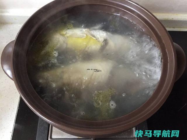 鱼汤这么做能熬出奶白色，营养丰富，汤鲜味浓，学会后