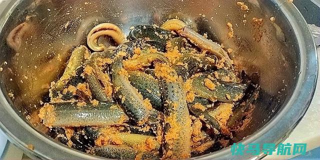 清蒸鱼，先淋热油还是豉油？很多人弄错顺序，难怪鱼肉