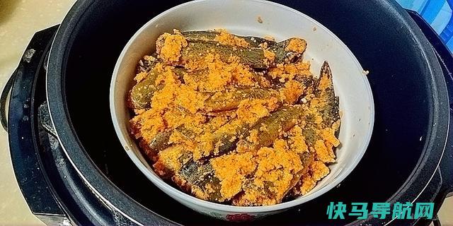 清蒸鱼，先淋热油还是豉油？很多人弄错顺序，难怪鱼肉