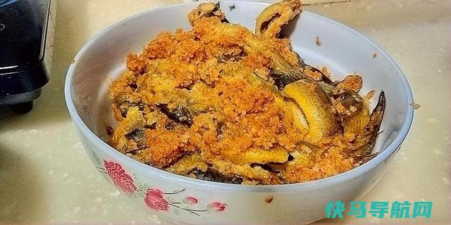 清蒸鱼，先淋热油还是豉油？很多人弄错顺序，难怪鱼肉