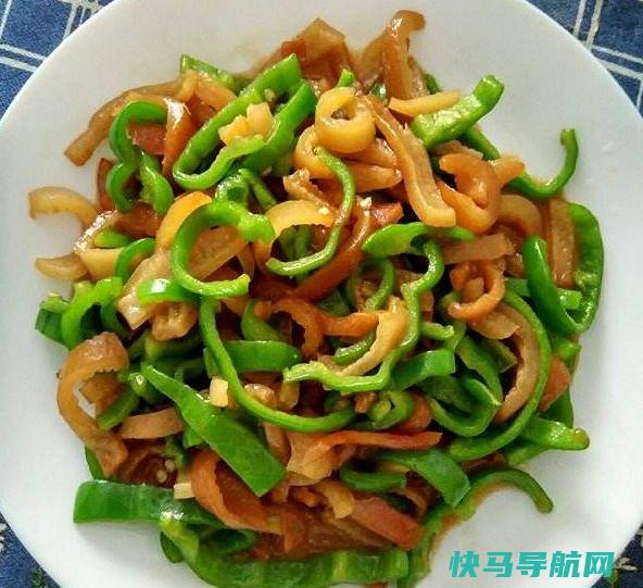 它含丰富的胶原蛋白，隔天吃一盘，皮肤细腻，