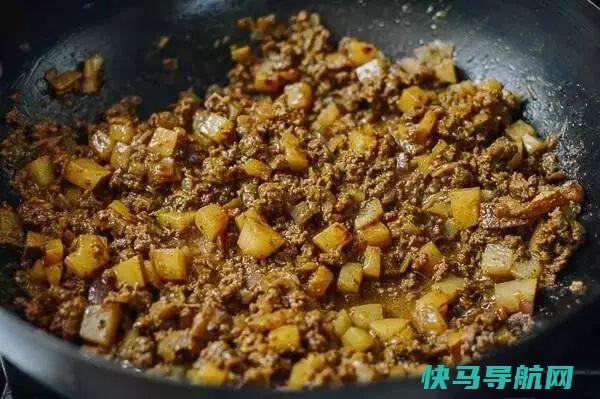 土豆牛肉，简单，盘子都舔干净了
