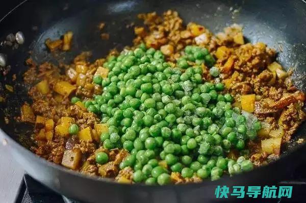 土豆牛肉，简单，盘子都舔干净了