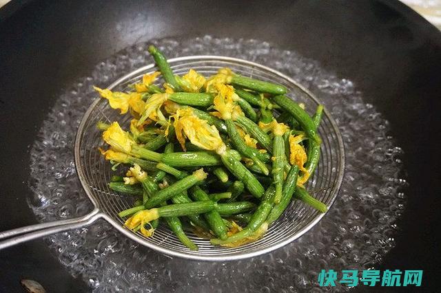 可以吃的花，做法简单，一焯一拌，5分钟就上桌，美容养