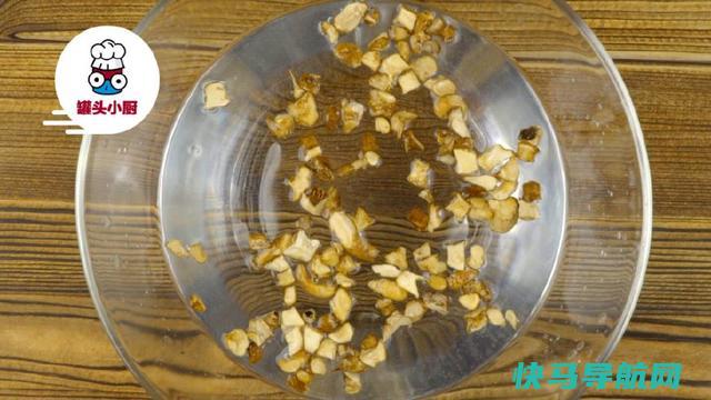 这么炖高汤，不用老母鸡，不用大棒骨，只用蔬菜照样香