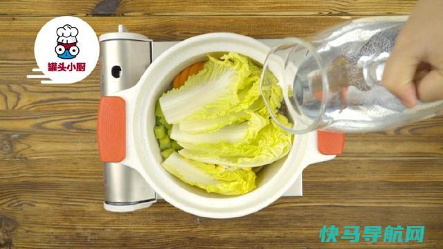 这么炖高汤，不用老母鸡，不用大棒骨，只用蔬菜照样香