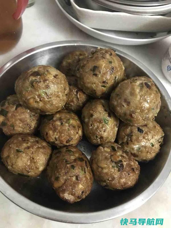 在家这样做红烧狮子头，吃起来肉质鲜嫩有营养，做法