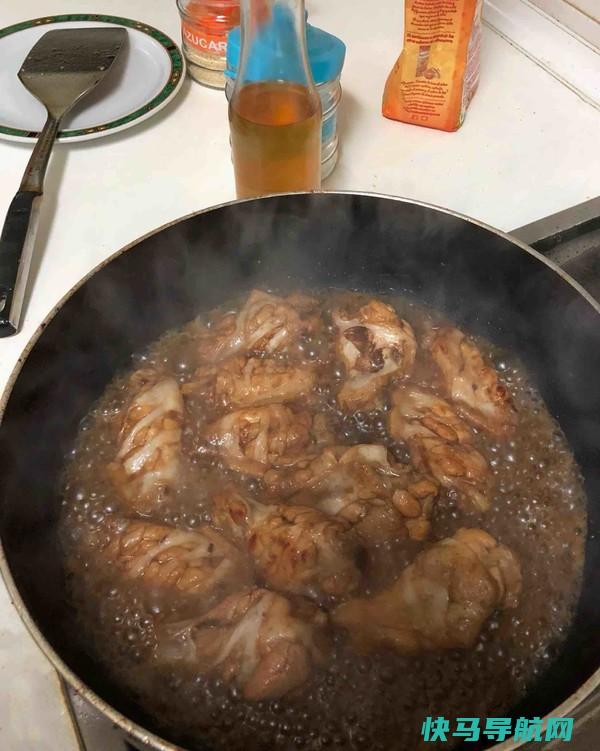 可乐鸡翅直接倒可乐是错的？难怪每次都味苦发黑，快