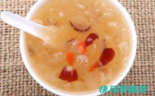 银耳炖红枣的做法