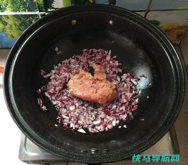 土豆别再切丝了，和这做成饼，巨好吃，我家天