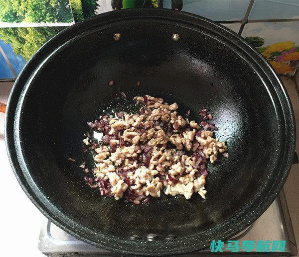 土豆别再切丝了，和这做成饼，巨好吃，我家天