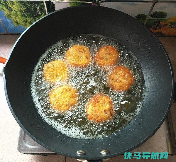 土豆别再切丝了，和这做成饼，巨好吃，我家天