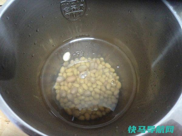 花生打的豆浆你喝过吗？不一样的香浓，不一样的美味