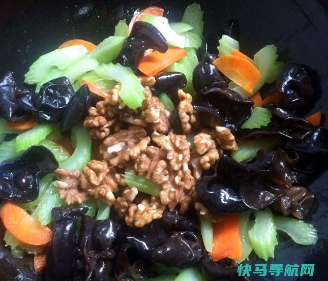 木耳和此菜一起炒，每天吃一盘，刮油又瘦身，血管变软