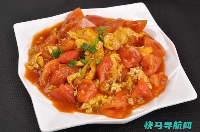西红柿炒鸡蛋时，大厨都多加这两种调料，鸡蛋鲜嫩更