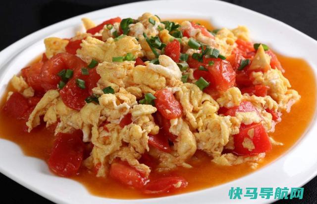 西红柿炒鸡蛋时，大厨都多加这两种调料，鸡蛋鲜嫩更好吃！