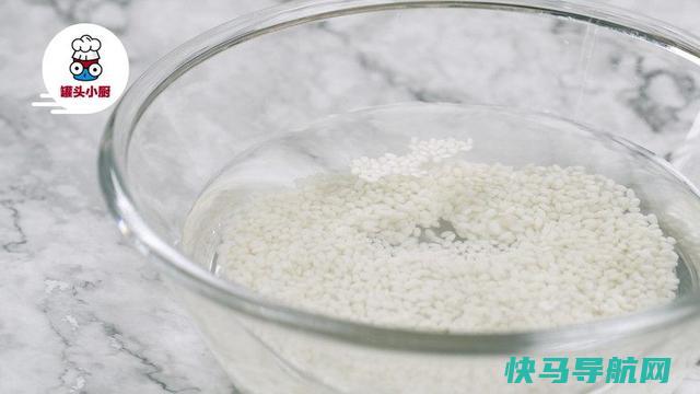 在家就能做仙草水果冰粥也能做好吃，家中