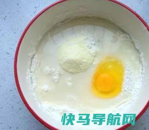 面粉别只会蒸馒头，试试这个奶香大麻花，松软香甜比