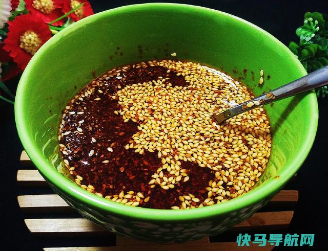天热没胃口加一点它，香辣开胃又下饭，简单快手，5分钟就做好