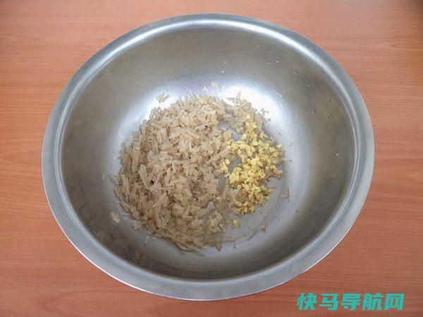 韭菜鸡蛋馅蒸饺，韭菜不出水，馅料鲜美可口，原来是有