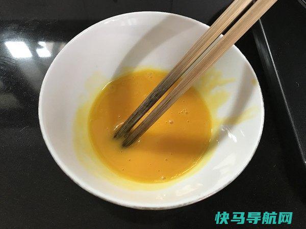 老妈秘制的东北疙瘩汤，简单易做，酸甜开胃，上桌就遭