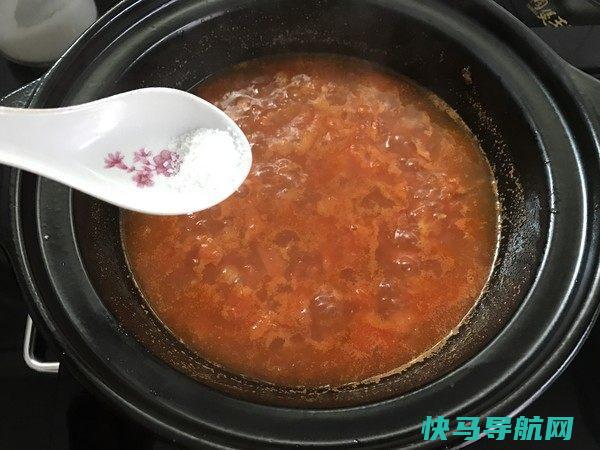 老妈秘制的东北疙瘩汤，简单易做，酸甜开胃，上桌就遭