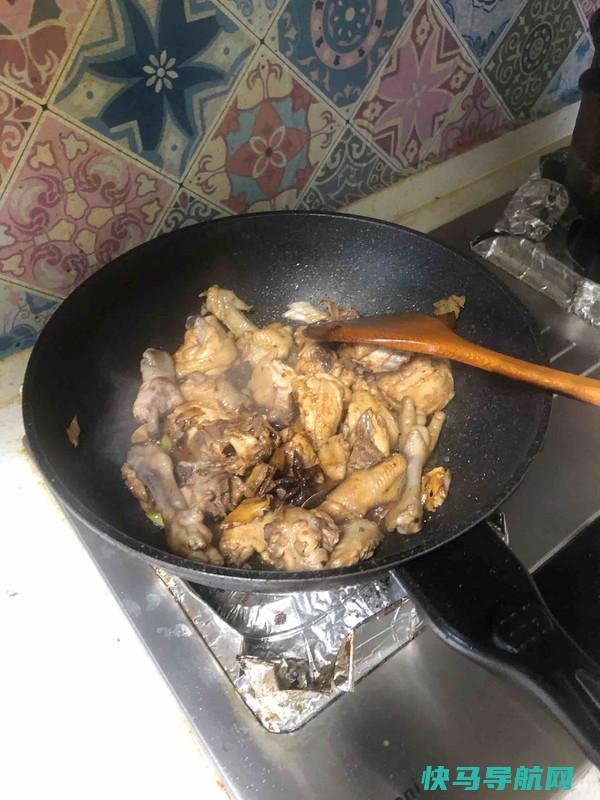 天太冷，蘑菇不会这吃法可惜了，热腾腾炖一锅，比炒着