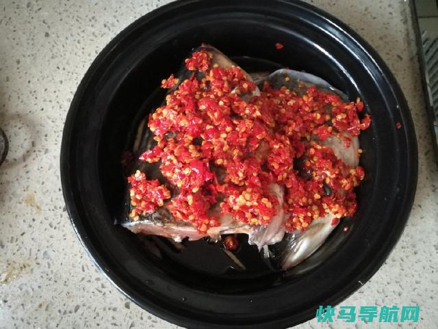 大厨教你剁椒鱼头做法，香辣入味，，宴客再也