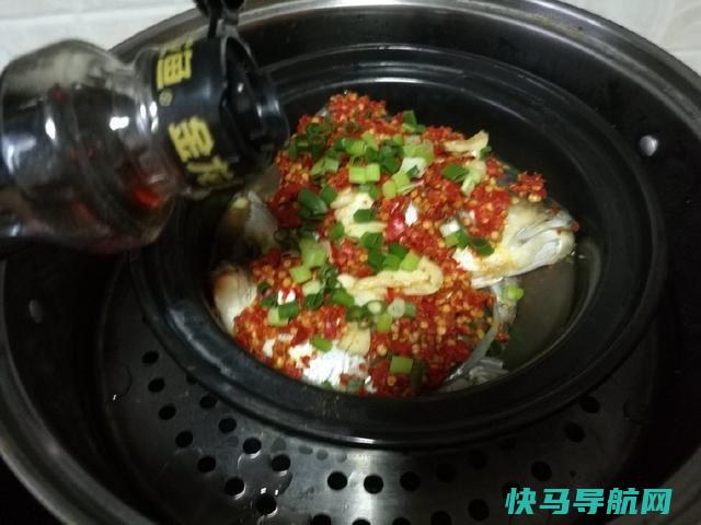 大厨教你剁椒鱼头做法，香辣入味，，宴客再也