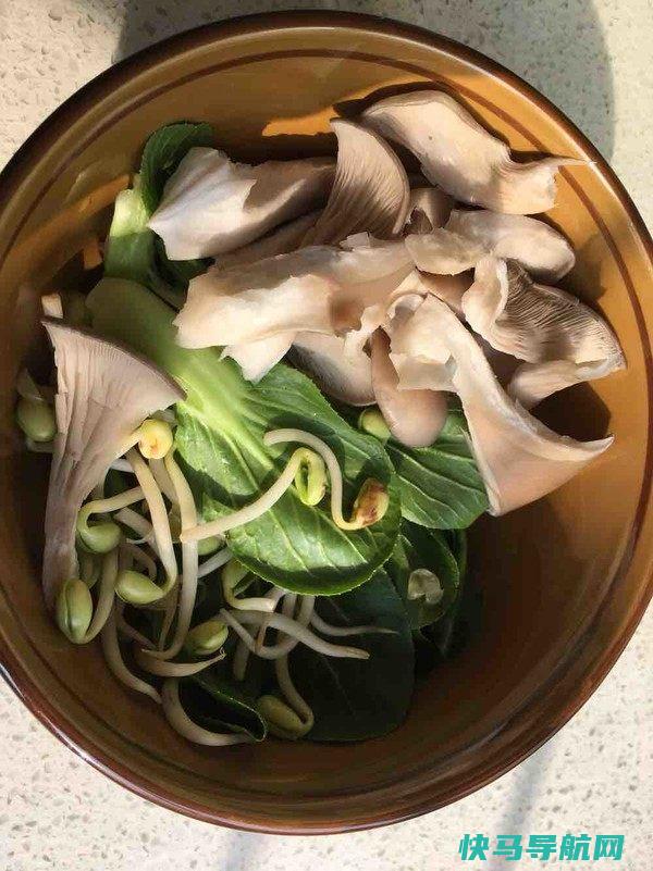麻辣可口的水煮肉片，只要有这道菜，米饭总是不够吃