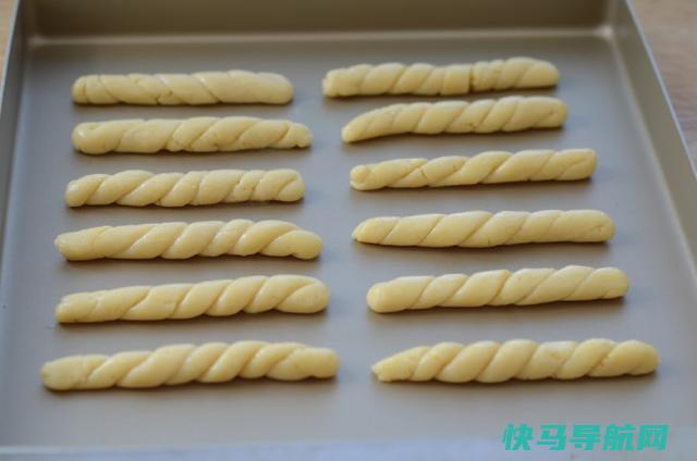 面粉加蜂蜜，不油炸，制成香甜酥脆小麻花，就爱