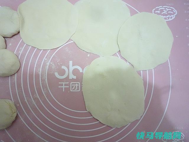 姥姥做的韭菜盒子，不油炸更健康，3分钟学会，再也不
