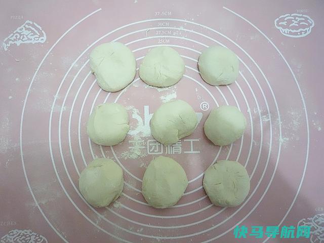 姥姥做的韭菜盒子，不油炸更健康，3分钟学会，再也不