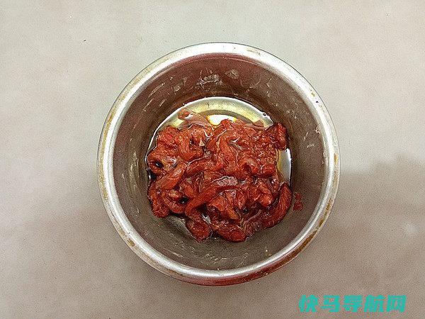 这款双菇牛肉丝原来是的，老婆抢着吃，厨房小