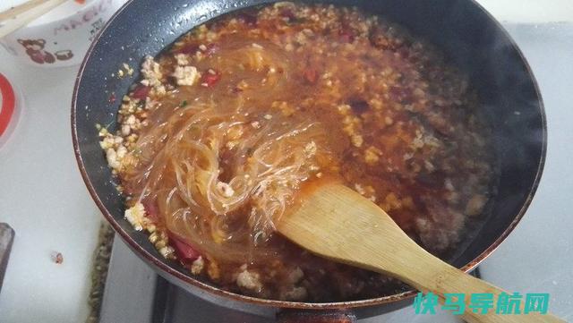 有颜值又的蛋白质午餐，煲上满满一锅，简直是太