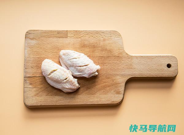 没想到鸡翅还能和它搭，美容养颜，促进骨骼发育，好吃
