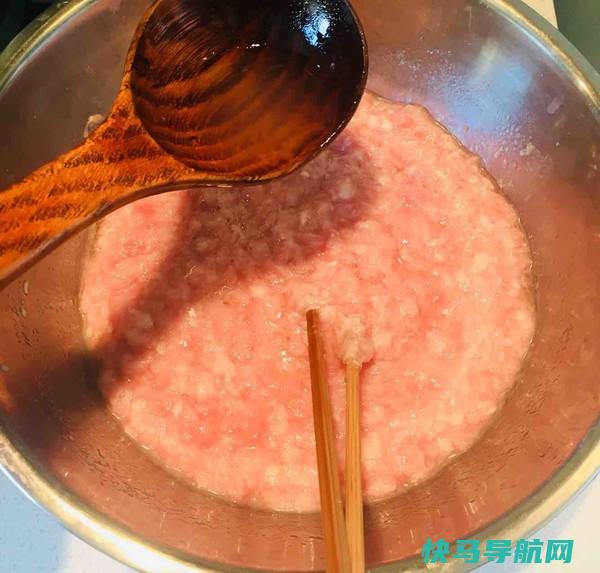 冬季饺子要用这馅，皮薄馅大特，儿子1次吃30个，