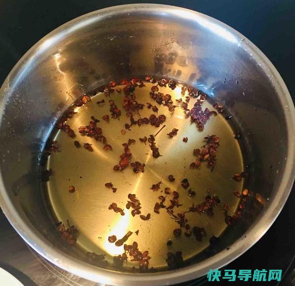 冬季饺子要用这馅，皮薄馅大特，儿子1次吃30个，