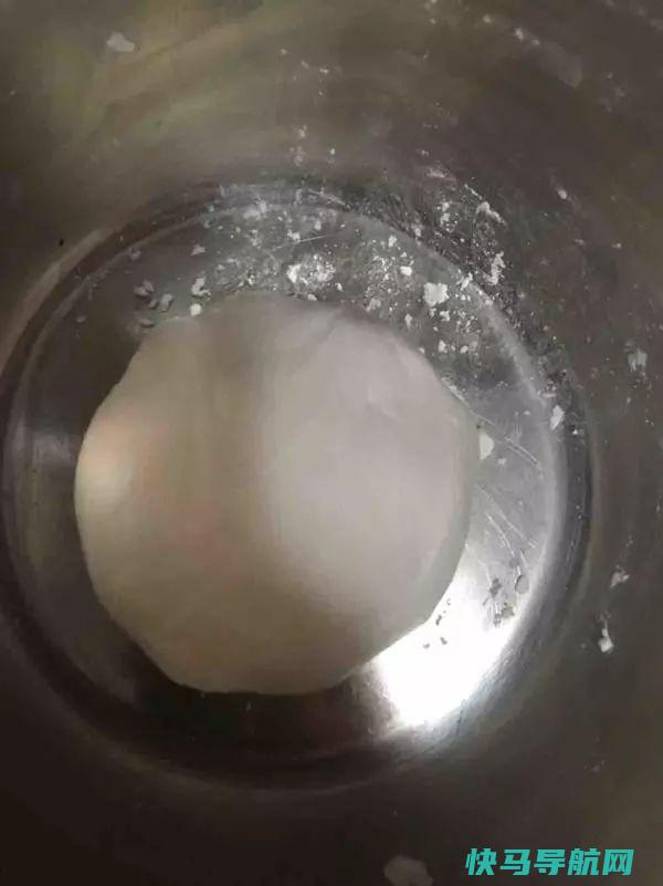 它是天然补血丸，女人每天吃几颗，，更水灵