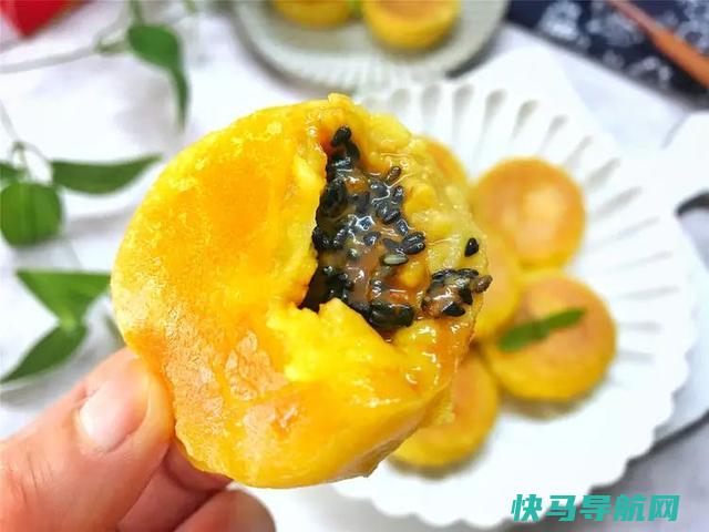 红薯别只会烤着吃，这样做成爆浆小甜点